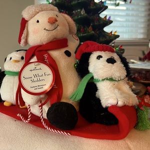 Hallmark 2007 "Snow What Fun" Musical "Sleigh Ride" plush ornament.